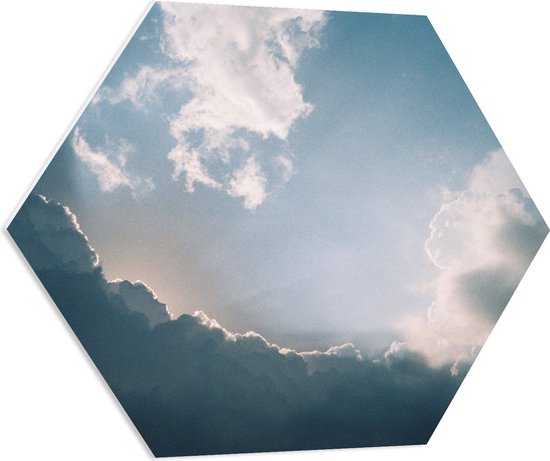 WallClassics - PVC Schuimplaat Hexagon  - Donker met Witte Wolken - 70x60.9 cm Foto op Hexagon (Met Ophangsysteem)