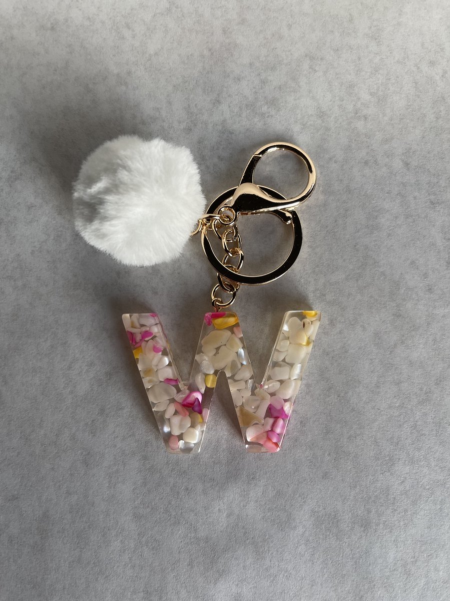 Sleutelhangers of voor je tas van A tot Z - met een pompon of kwastje - met letter - mooi design - handgemaakt - sleutelhangers - design - mode - goud - zwart - blauw - roze- rood