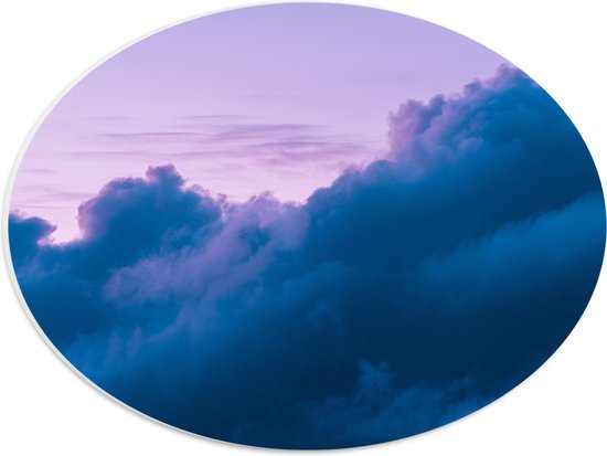 WallClassics - PVC Schuimplaat Ovaal - Wolken met Blauwe Gloed - 40x30 cm Foto op Ovaal  (Met Ophangsysteem)