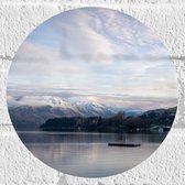 WallClassics - Muursticker Cercle - Zone de Montagne Bordant l' Water - 20x20 cm Photo sur Muursticker