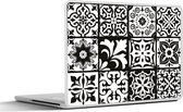 Laptop sticker - 15.6 inch - Patronen - Zwart - Wit - Bloemen - Abstract - 36x27,5cm - Laptopstickers - Laptop skin - Cover