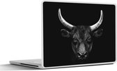 Laptop sticker - 15.6 inch - Dieren - Stier - Zwart - Wit - Portret - 36x27,5cm - Laptopstickers - Laptop skin - Cover