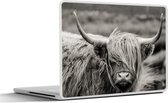 Laptop sticker - 17.3 inch - Schotse hooglander - Koe - Dieren - Zwart wit - Landelijk - 40x30cm - Laptopstickers - Laptop skin - Cover