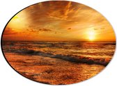 WallClassics - Dibond Ovaal - Felle Zonsondergang boven Oceaan - 28x21 cm Foto op Ovaal (Met Ophangsysteem)
