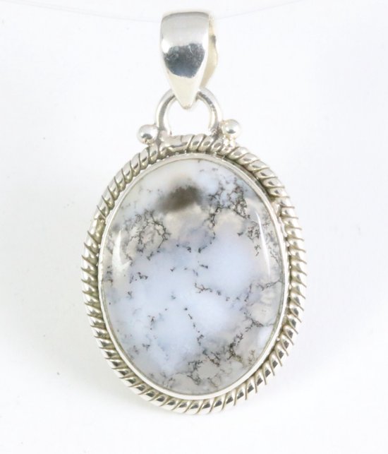 Bewerkte ovale zilveren hanger met dendriet opaal