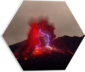WallClassics - PVC Schuimplaat Hexagon  - Actieve Vulkaan uitbarstend - 30x26.1 cm Foto op Hexagon (Met Ophangsysteem)