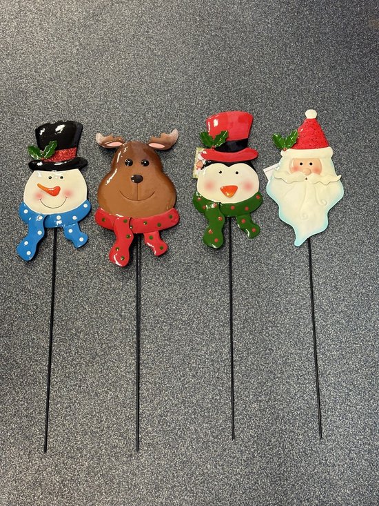 Kerststekers van metaal - set van 4 stuks - meerkleurig - Pinguin/sneeuwpop/rendier en Kerstman - hoogte 48 cm x 11 x 1 cm - Kerstdecoratie - Woonaccessoires