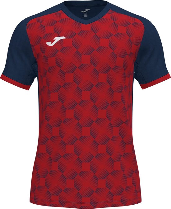 Joma Supernova III sportshirt in rood met geometrisch patroon, donkerblauwe mouwen en Joma-logo.