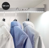 Milano Luxurious kledingstang met LED verlichting bewegingsmelder – Kastroede met natuurlijk wit licht – Oplaadbare kledingroede met sensor en aan/uit schakelaar – 120 cm - Zilvergrijs