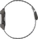 Zijprofiel van een Casio A168WEGG-1AEF digitaal horloge met zilverkleurige metalen band.
