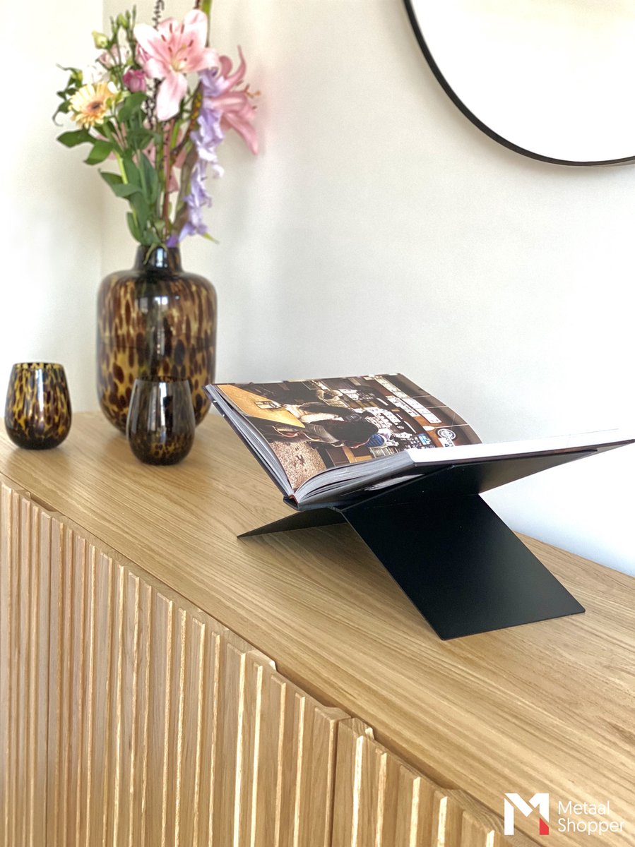 Boekenstandaard X-vorm eikenhout – stijlvol en praktisch - Charme Deco
