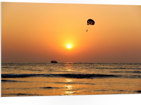 WallClassics - Feuille de mousse PVC - Parachute ascensionnel au coucher du soleil sur la mer - 105x70 cm Photo sur feuille de mousse PVC