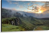 WallClassics - Canvas  - Zon en Mist boven Bergen - 150x100 cm Foto op Canvas Schilderij (Wanddecoratie op Canvas)
