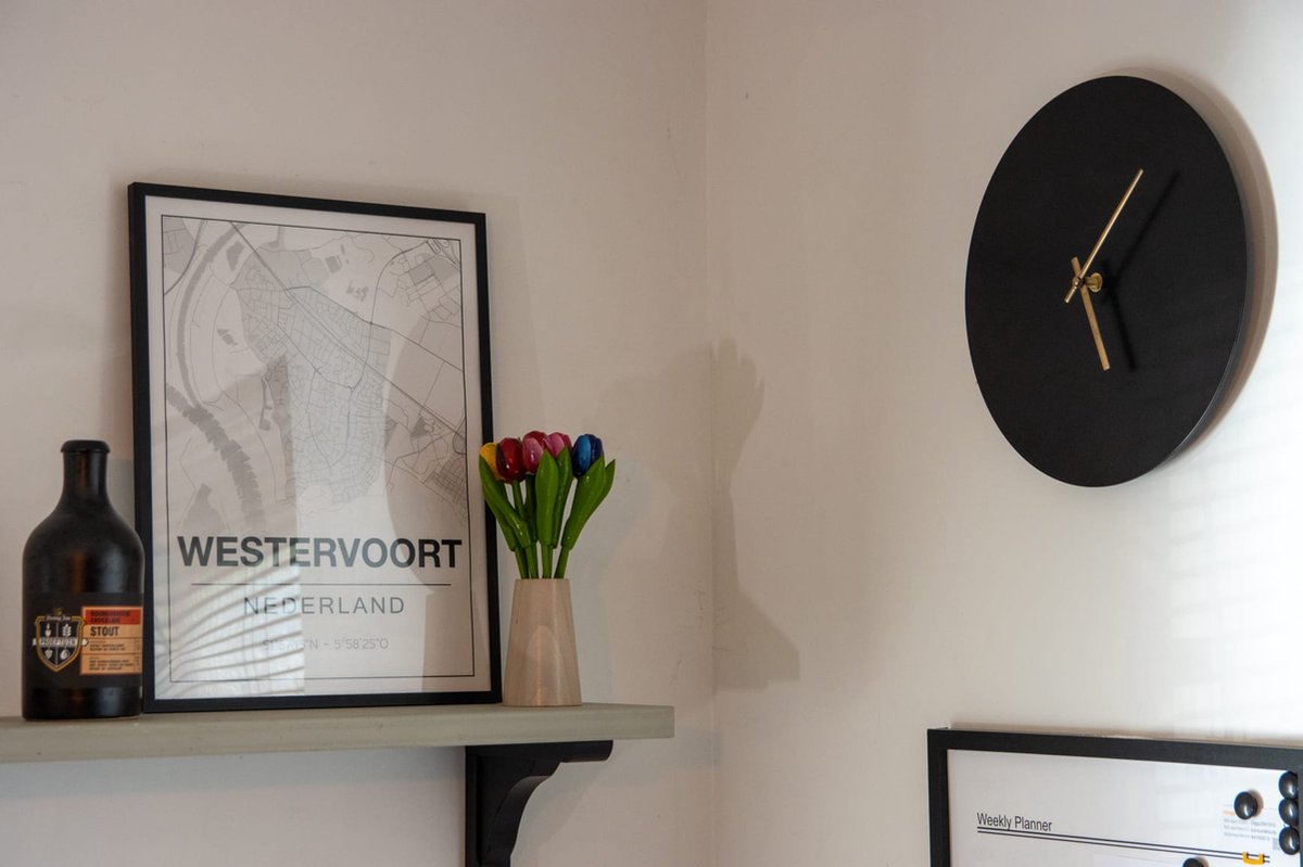 Zwarte wandklok met gouden wijzers 30 cm | bol