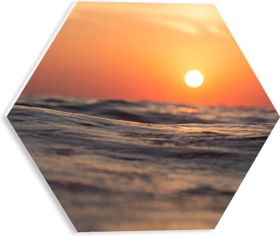 WallClassics - PVC Schuimplaat Hexagon  - Kalmerende Zee met Zonsondergang - 30x26.1 cm Foto op Hexagon (Met Ophangsysteem)