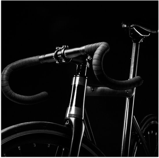 WallClassics - Poster (Mat) - Zwarte Racefiets op Zwarte Achtergrond - 80x80 cm Foto op Posterpapier met een Matte look