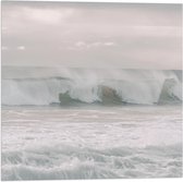 WallClassics - Vlag - Witte Golven van de Zee - 50x50 cm Foto op Polyester Vlag