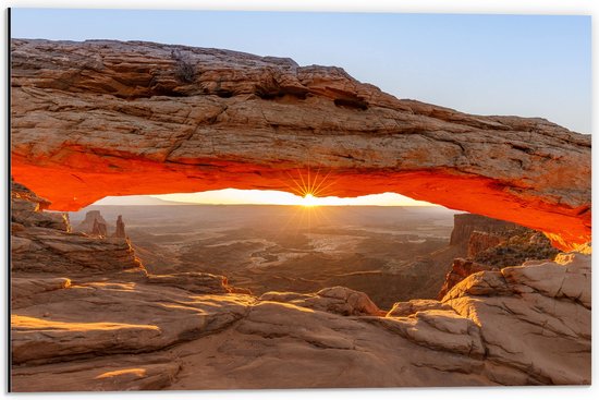 WallClassics - Dibond - Uitzicht op Mesa Arch - 60x40 cm Foto op Aluminium (Wanddecoratie van metaal)