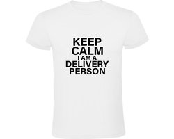 Keep Calm I Am A Delivery Person | Heren T-shirt | Bezorger | Postbode | Koerier | Werk | Rustig | Post | Wit
