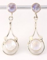 Lange zilveren oorstekers met regenboog maansteen