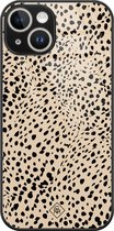 Casimoda® hoesje - Geschikt voor iPhone 14 - Stippen bruin abstract - Luxe Hard Case Zwart - Backcover telefoonhoesje - Bruin/beige