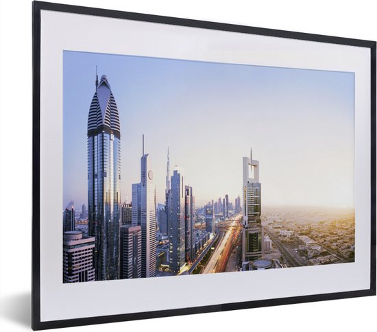 Fotolijst incl. Poster - De Sheikh Zayed Road loopt dwars door Dubai op een zonnige dag - 40x30 cm - Posterlijst