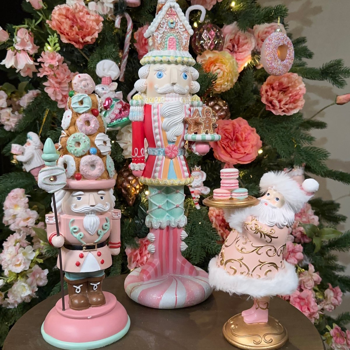 Viv! Figurine Décoration Noël Pasen - Layer cake avec macarons - or rose -  51cm