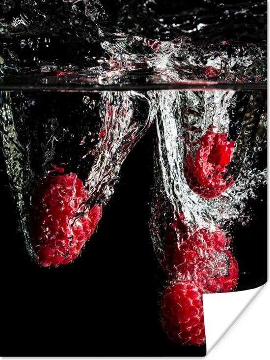 Poster Frambozen - Fruit - Stilleven - Water - Zwart - Rood - 90x120 cm - Kerstversiering - Kerstdecoratie voor binnen - Kerstmis