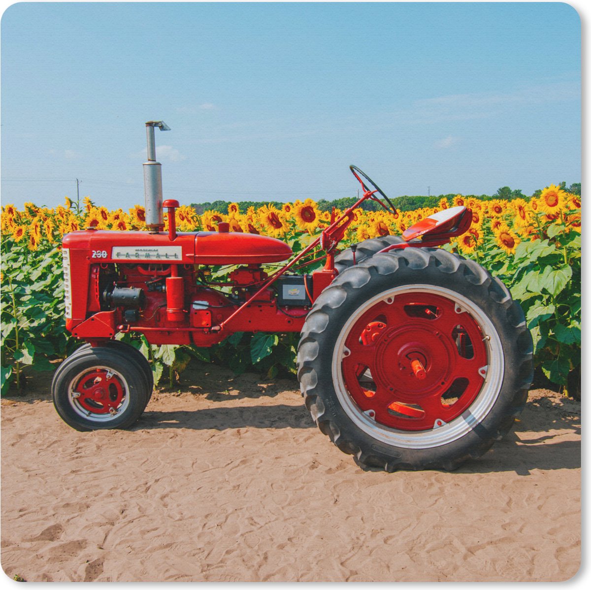 Muismat - Mousepad - Trekker - Rood - Zonnebloem - Boerderij - Bloemen - 30x30 cm - Muismatten