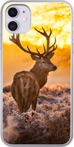 Geschikt voor iPhone 11 hoesje - Hert - Dieren - Zonsondergang - Winter - Heide - Natuur - Siliconen Telefoonhoesje