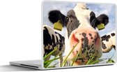 Laptop sticker - 10.1 inch - Koe - Boerderij - Gras - Dieren - 25x18cm - Laptopstickers - Laptop skin - Cover
