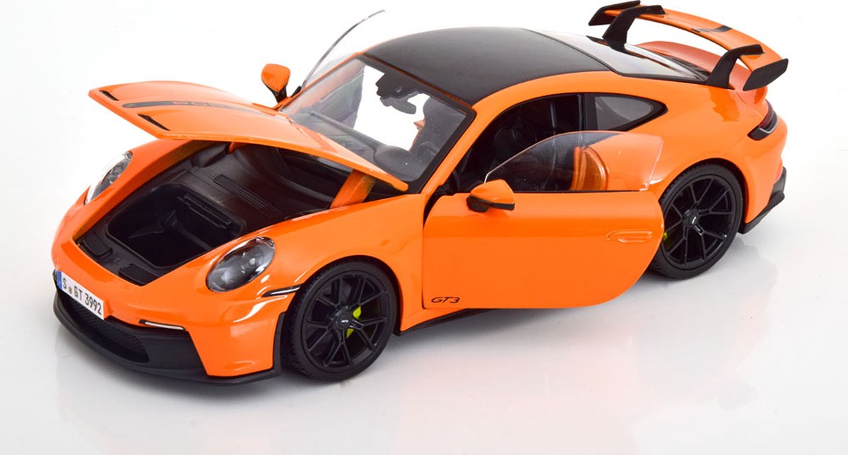Matchbox 2024-2022 Porsche Macan Oranje - Limited 11/100