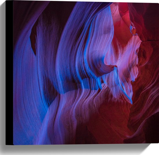 WallClassics - Canvas  - Blauw Licht tegen Woestijnrotsen - 40x40 cm Foto op Canvas Schilderij (Wanddecoratie op Canvas)
