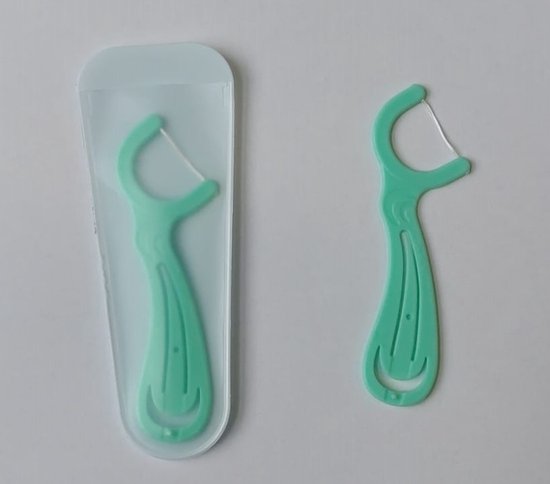 Boîte cure-dents et fil dentaire