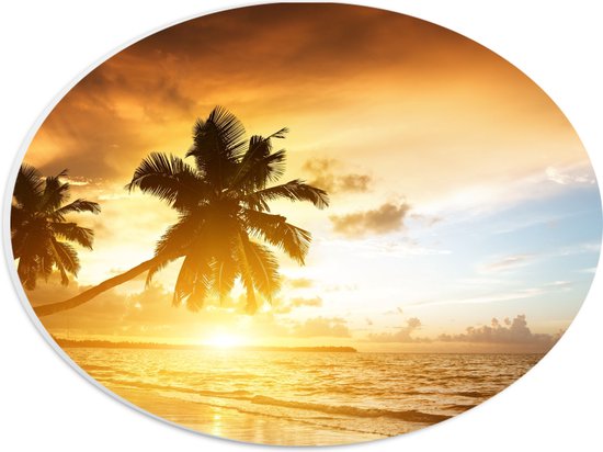 WallClassics - PVC Schuimplaat Ovaal - Palmbomen op het Strand bij Zonsondergang - 28x21 cm Foto op Ovaal  (Met Ophangsysteem)
