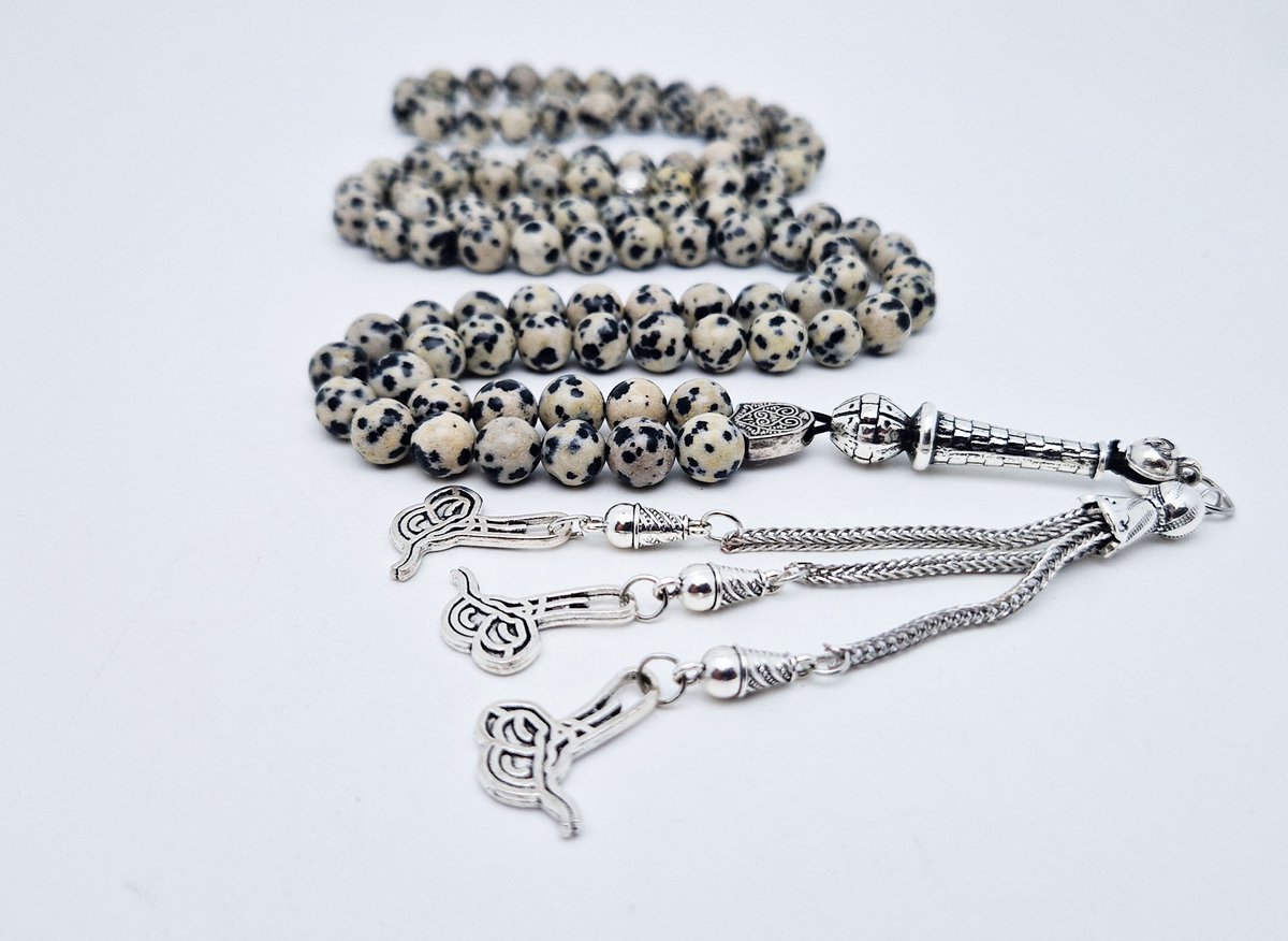 Handgemaakte tesbih "Tasbih" natuursteen " Jasper Dalmatin" - Aantal kralen 99 - Diameter kralen 8MM - met metaal tassel "Arabische kalligrafie" - Een mooi cadeau-idee