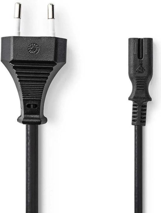 Een zwarte stroomkabel met een Europese stekker aan de linkerkant en een C8-connector aan de rechterkant.