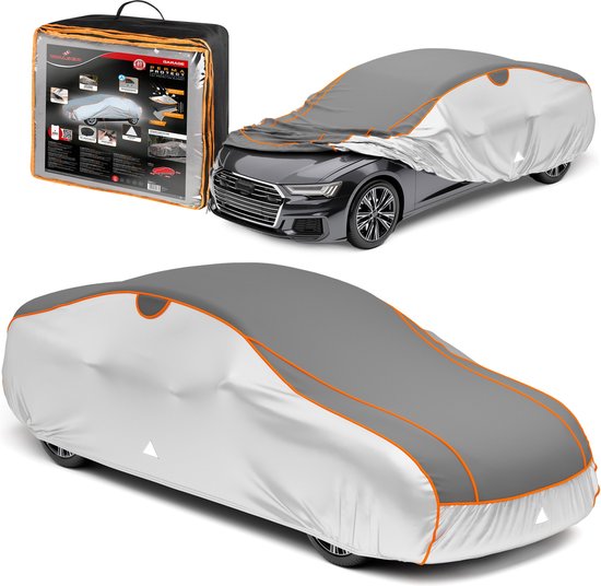 Housse de voiture grise et blanche avec accents orange sur une voiture sombre. Sac de rangement avec informations produit.