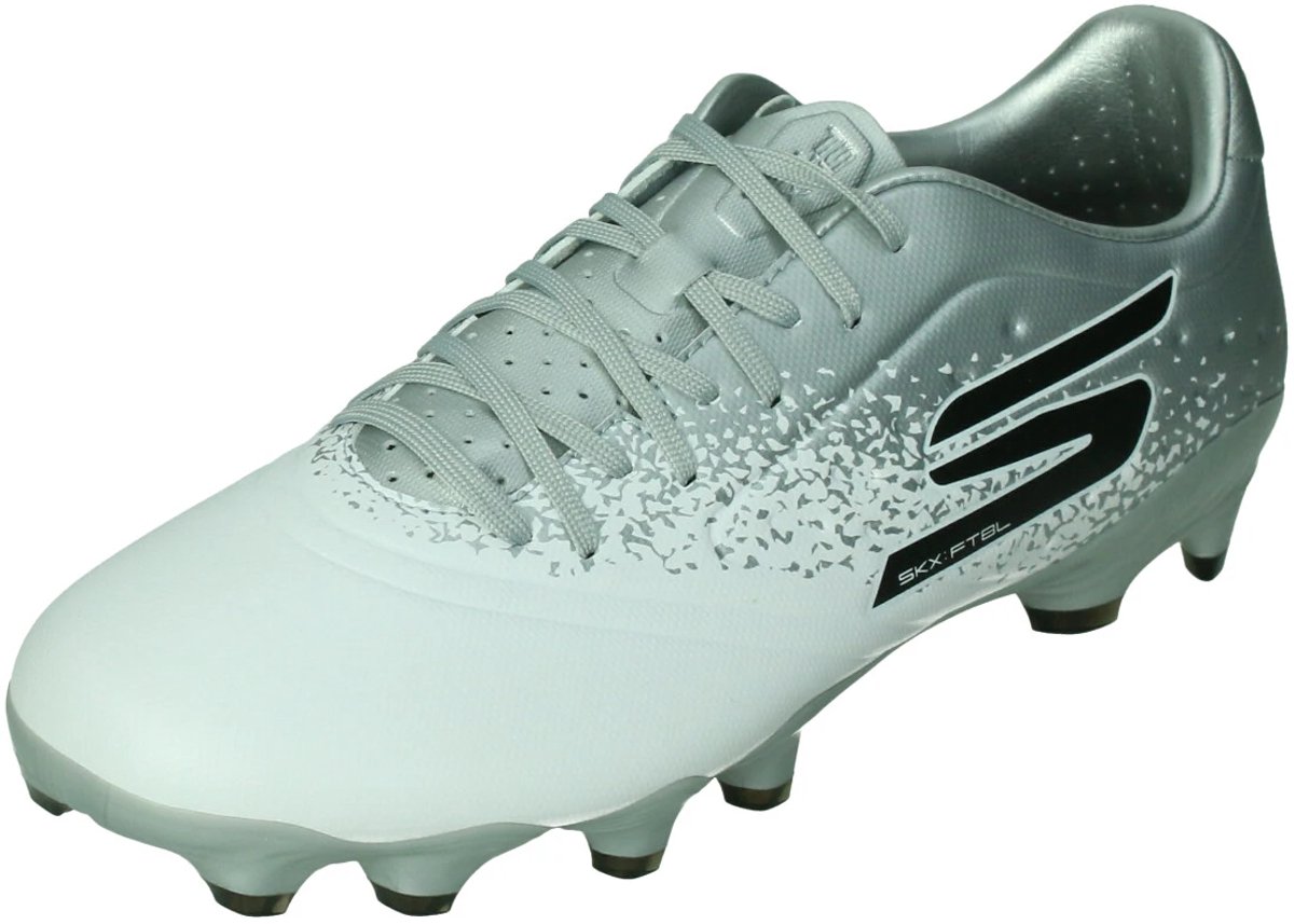 Skechers Razor 1.5 Academy FG voetbalschoenen in wit met grijze en zwarte details, ontworpen voor acceleratie op stevige o...