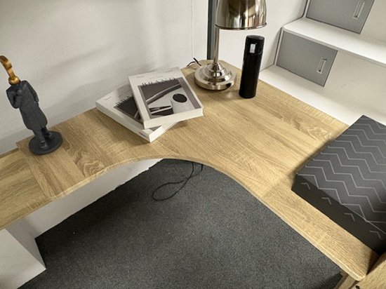 Jasper Hoogslaper met bureau en bank