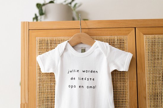 Baby rompertje met tekst - Jullie worden de liefste opa en oma - Maat 50-56 - Aankondiging zwangerschap - Cadeau - Zwangerschap aankondiging - aankondiging baby - pregnancy announcement