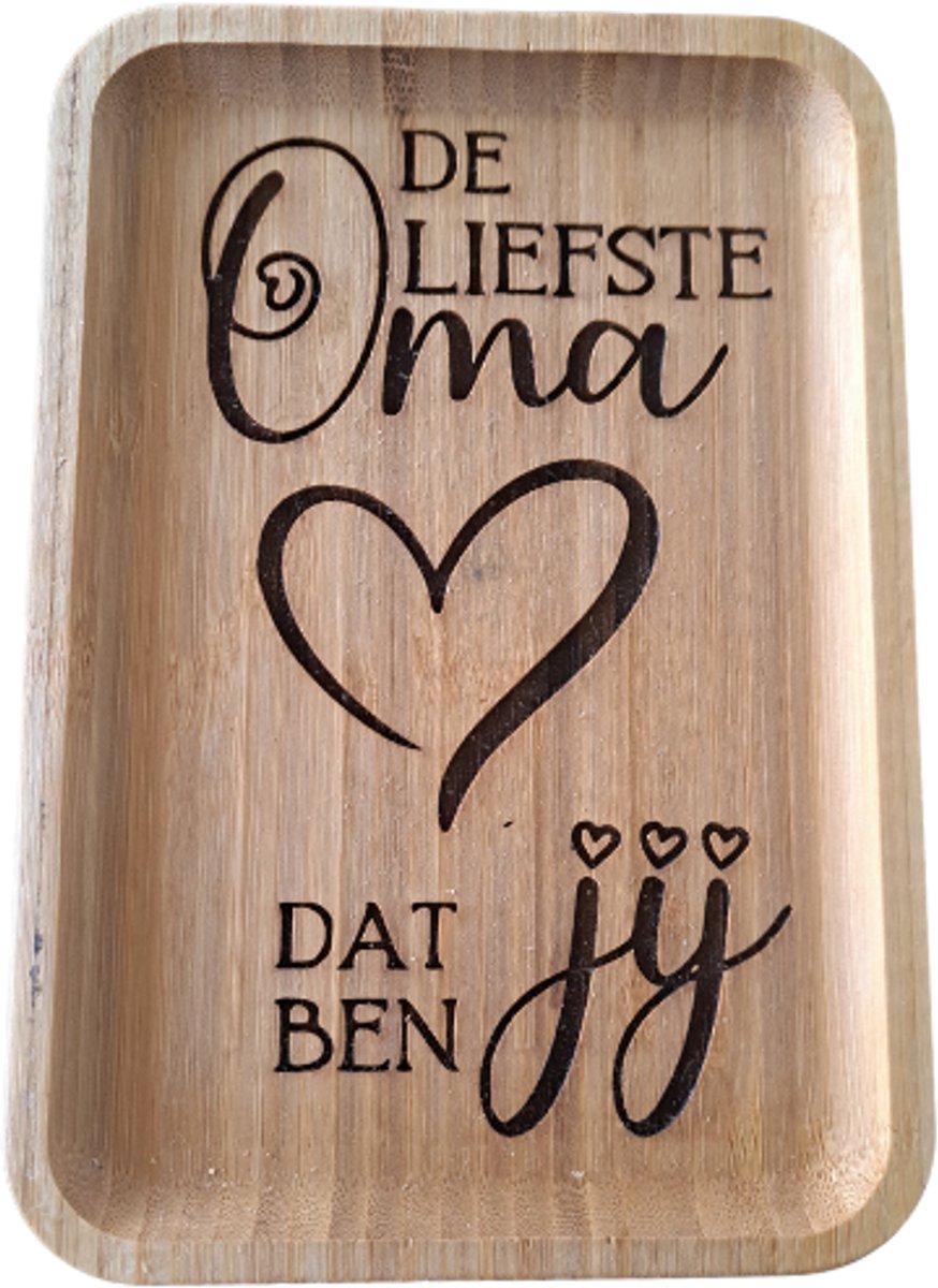 WoodR Bamboe Plankje Voor de Liste oma, dat ben jij" d, borrelplankje of koffie-/theeplankje. Een betekenisvol cadeau dat elke dag gebruikt kan worden!