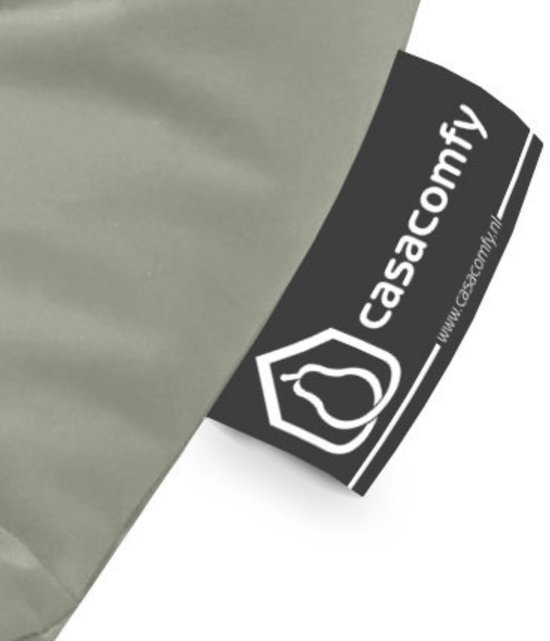 Label van Casacomfy met logo en website op grijze zitzakstof.