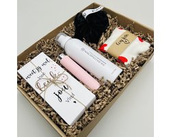 Luxe verzorgings cadeaupakket - Valentijn cadeaupakket Dames - Verwenmoment voor haar - Een moment van ontspanning - Valentijnscadeau - Valentijn cadeautje vrouw