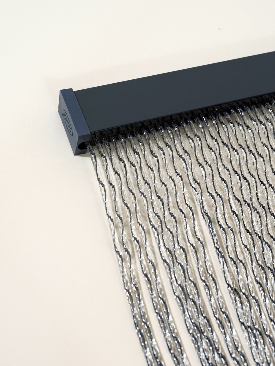 DEGOR - vliegengordijn - deurgordijn - Paola - zwart - 90x210cm - zwarte strip