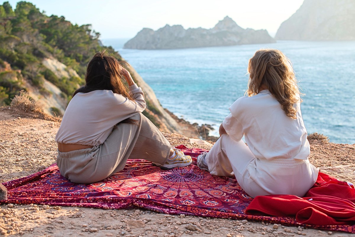 XXL Strandlaken 220 x 235- Extra groot vakantie Strandkleed - Picknick Kleed- Lichtgewicht 100% Duurzaam Katoen - Pauw Peacock - (Rood teinten Mandala) - Boho Ibiza Mandala - Sneldrogend kleed
