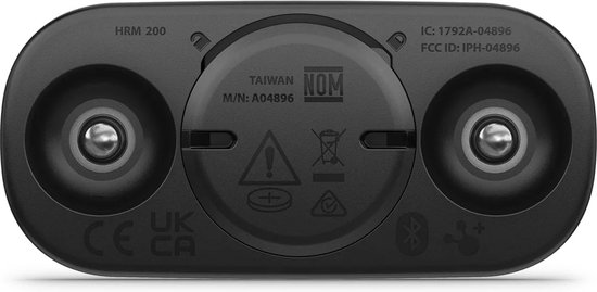 Onderkant van de Garmin HRM 200 hartslagmeter module, met productie-informatie, CE-markering en Bluetooth-symbool.