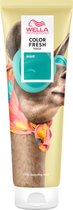 Wella Color Fresh Mask Mint tube met Lama en zonnebril.