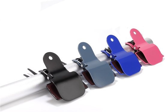 Vier gekleurde clips (zwart, grijs, blauw, roze) op een buis.