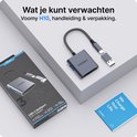Hub USB-C Voomy 3-en-1, manuel et emballage, comprenant un lecteur de carte en aluminium gris espace et un convertisseur USB-A.